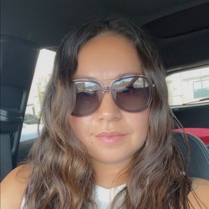 Meet your Posher, Elise